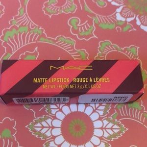 MAC LE Lipstick in Leap of Delight